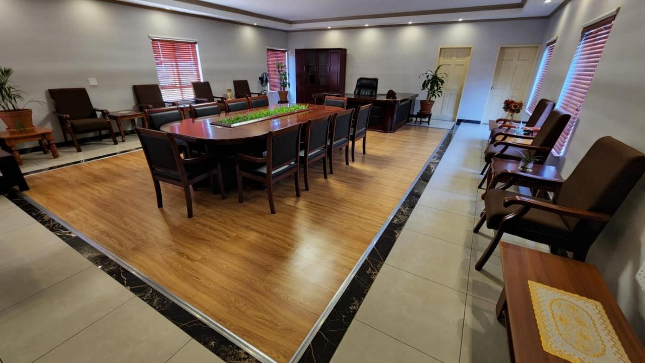 Lilypark Lodge Рюстенбург Экстерьер фото